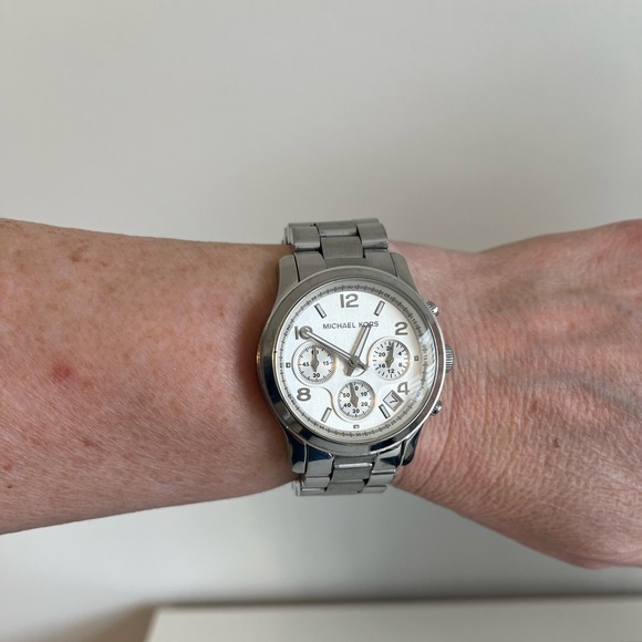 Michael Kors Women’s Silver Runway Watch - Picture 5 of 6